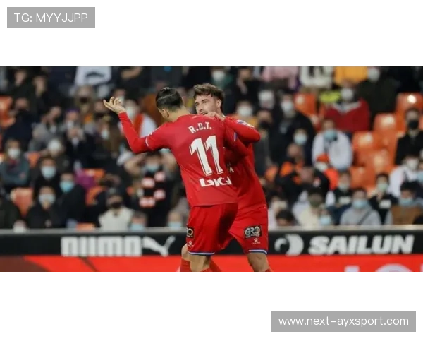 巴雷拉中场远射击中横梁，惊险一刻，震撼全场